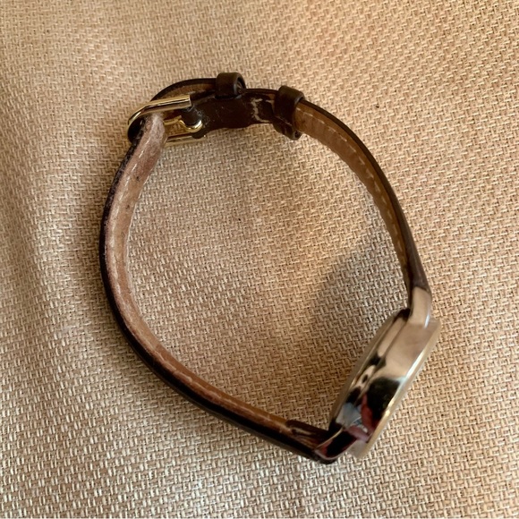 TIMEX Women's Vintage K8 Goldtone Watch - Picture 3 of 9